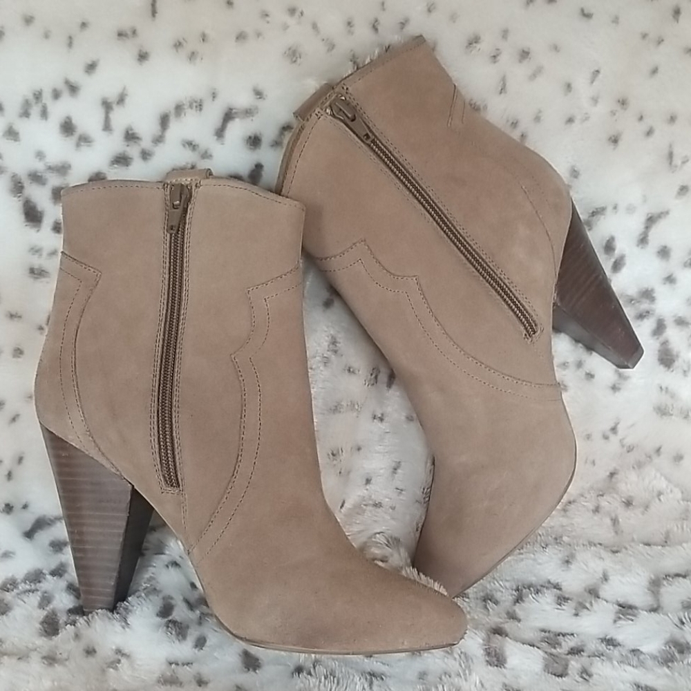 ||Steve Madden|| Tan ankle boots- 9.5WM